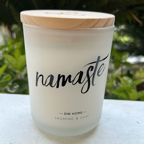 Jasmine & Chai DW Home Scented Candle - Picture 11 of 15